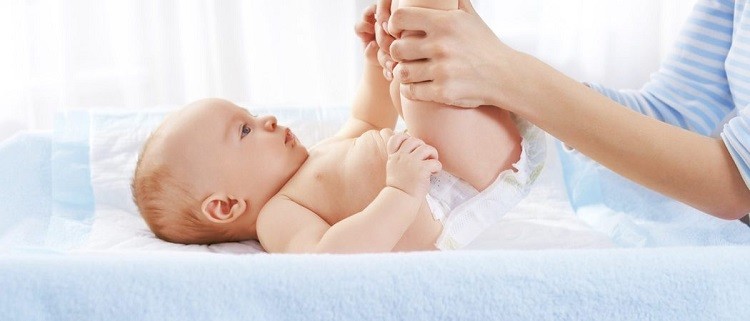 trẻ bị táo bón