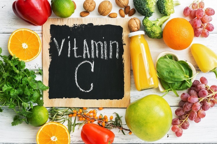 Mẹ nên ưu tiên các thực phẩm giàu vitamin C