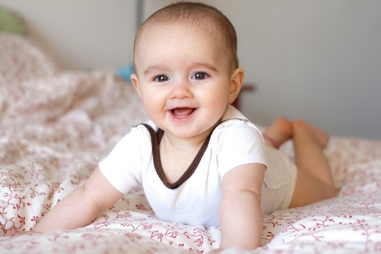 Bố mẹ nên thường xuyên động viên