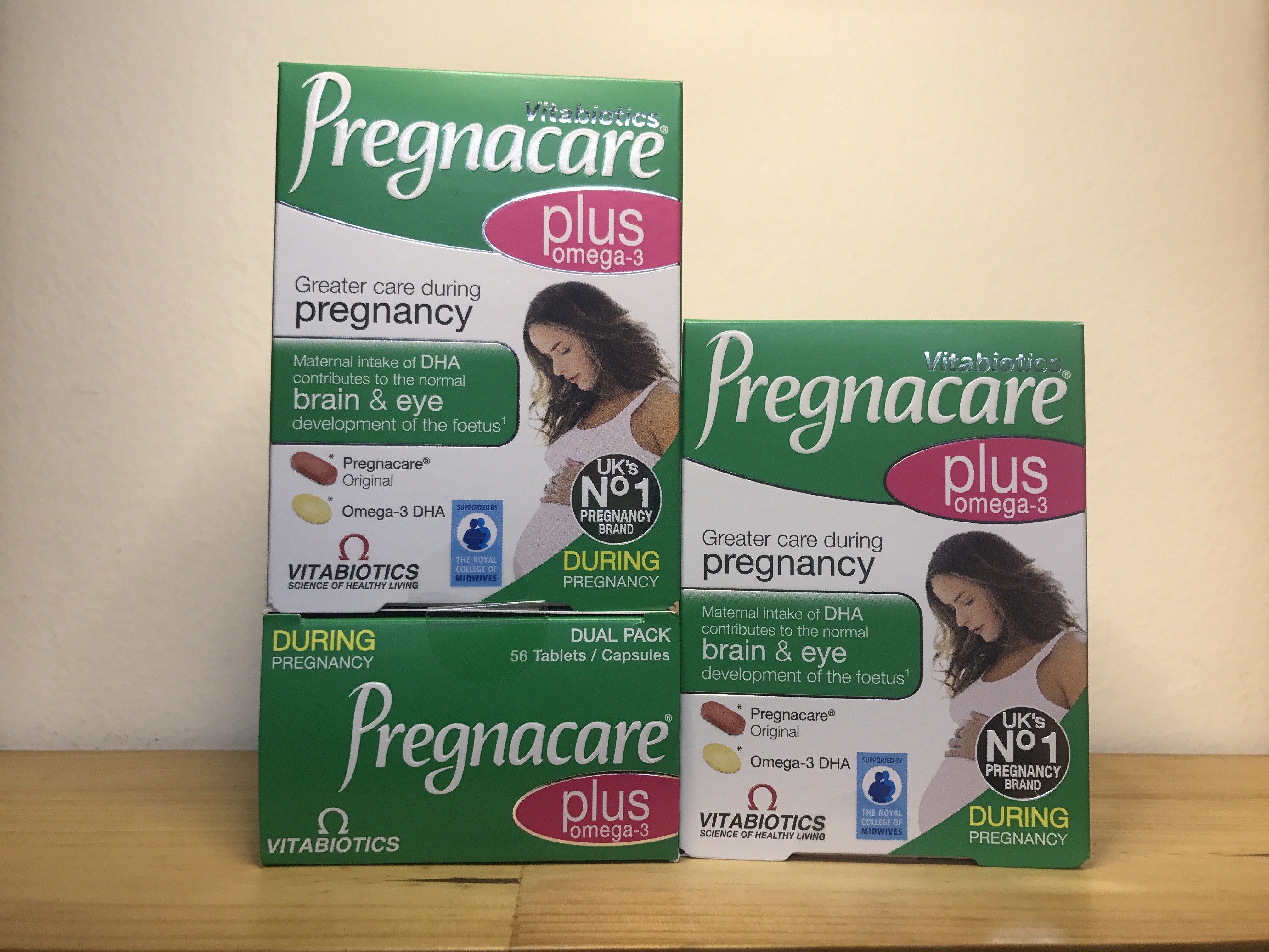 Viên uống Vitamin tổng hợp Pregnacare Plus cho mẹ bầu