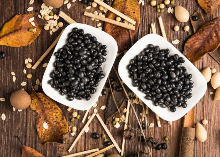 Bà bầu uống nước đậu đen rang được không Bà bầu uống nước đậu đen rang được không