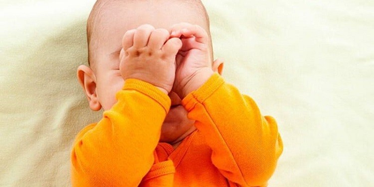 Trẻ em xem điện thoại nhiều bị gì Trẻ em xem điện thoại nhiều bị gì