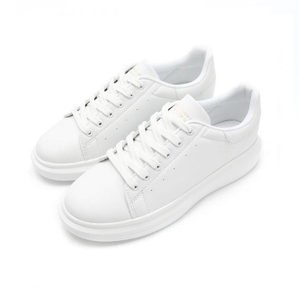 Trên thị trường ngày nay, các mẫu giày sneaker đang dần trở nên quen thuộc và được nhiều người yêu thích. Bên cạnh đó, bạn cần là người mua hàng thông minh khi biết cách check giày Domba để phân biệt hàng giả và thật chính xác nhất.