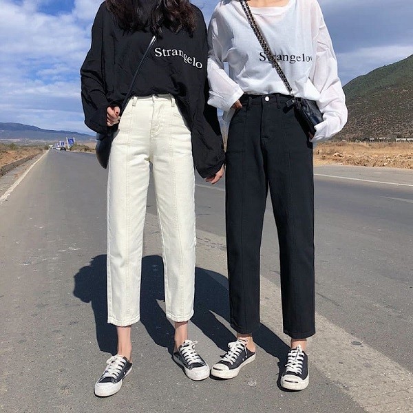 Trong những năm gần đây, mẫu giày sục ngày càng được càng cô nàng sành điệu ưa chuộng, giày đạp gót cũng đã dần trở thành xu hướng thời trang quen thuộc của các cô nàng cá tính. Dưới đây sẽ là cách phối đồ với giày sục MLB cho nàng nhé.