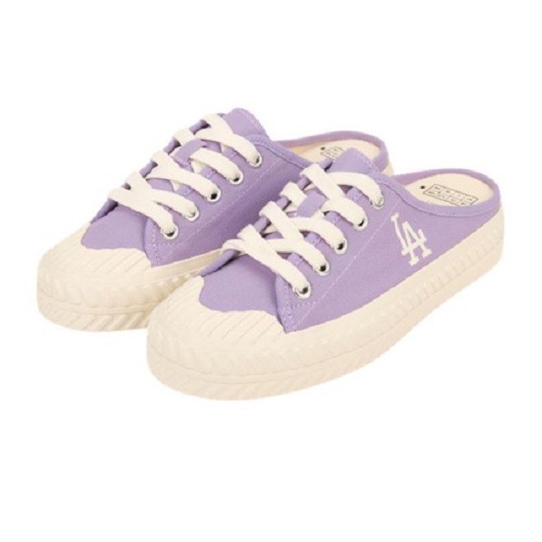 Trong những năm gần đây, mẫu giày sục ngày càng được càng cô nàng sành điệu ưa chuộng, giày đạp gót cũng đã dần trở thành xu hướng thời trang quen thuộc của các cô nàng cá tính. Dưới đây sẽ là cách phối đồ với giày sục MLB cho nàng nhé.