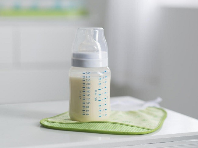 Cách bảo quản sữa công thức đã pha