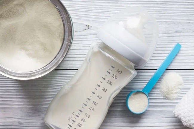 Sữa công thức pha xong để được bao lâu