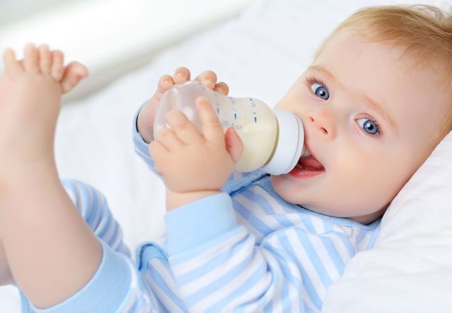 Một số lưu ý khi cho trẻ uống sữa công thức